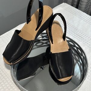 Kenneth Cole Black and Tan Slingback Sandals with Block Heel